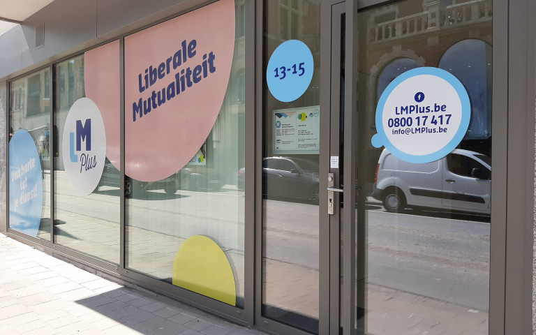 Voorgevel kantoor LM Plus in Roeselare