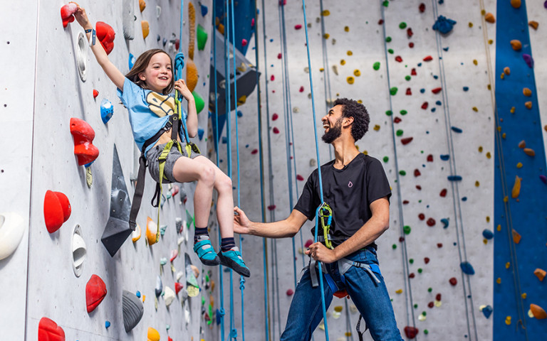 fils et père faisent du sport extrème