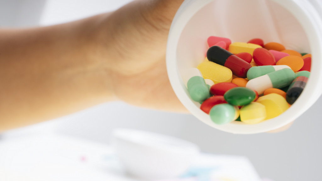 kleurrijk pillendoosje