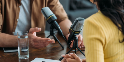 Podcastopname tussen man en vrouw