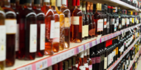 Rayon à vin dans un magasin