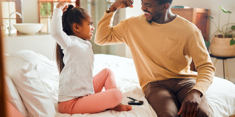Vader en dochter vieren succesvol diabetesprikje