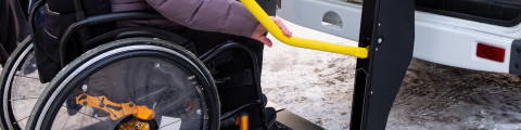 transport pour une personne invalide en chaise roulante
