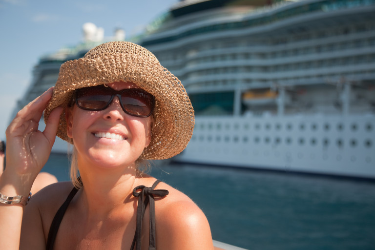 vrouw op cruise