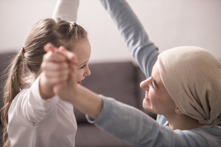 Vrouw met kanker gelukkig met dochter