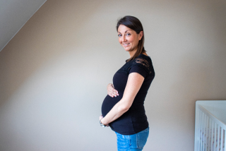 Zwangere vrouw met bolle buik