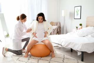 Accouchement à la maison avec une sage-femme